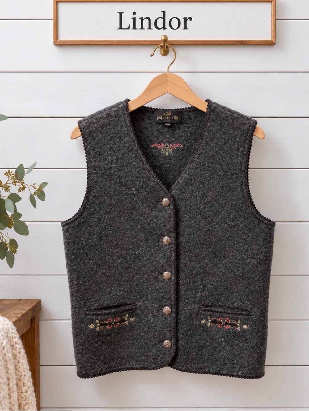 LINDOR Grey Wool Embroidered Vest Size M